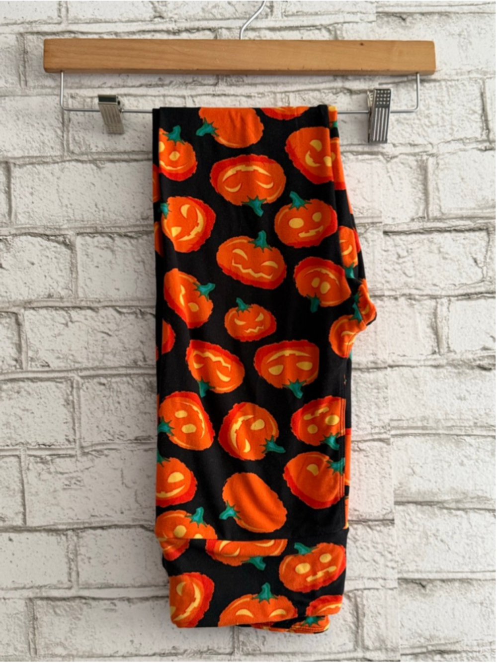 Halloween Jack O Lantern Leggings Size OS one size Lularoe Black Background